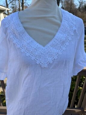 White blouse Zac & Rachel top lace ruffles